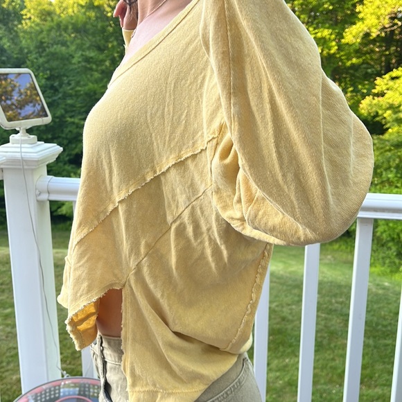 URBAN OUTFITTERS yellow long sleeve size XS/S - Picture 3 of 4